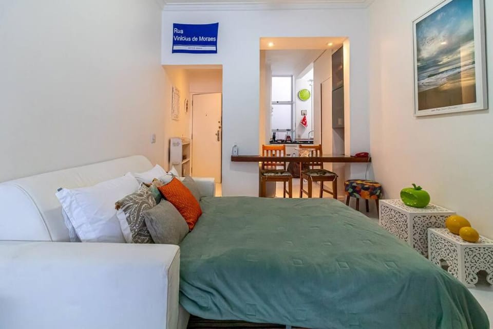 Bed, Living room
