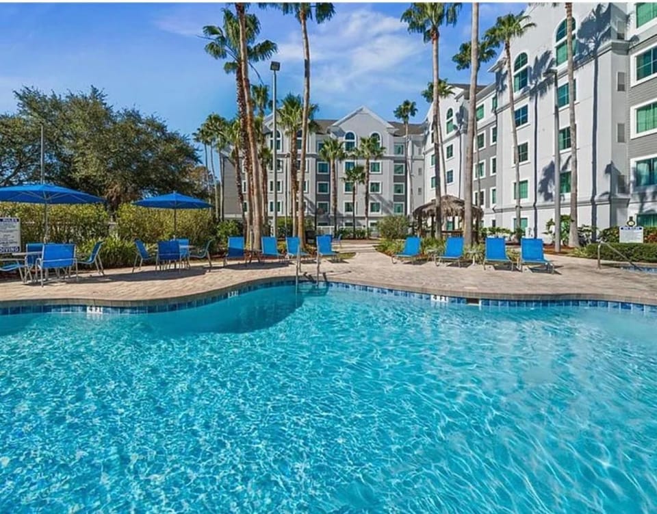 Day, Swimming pool