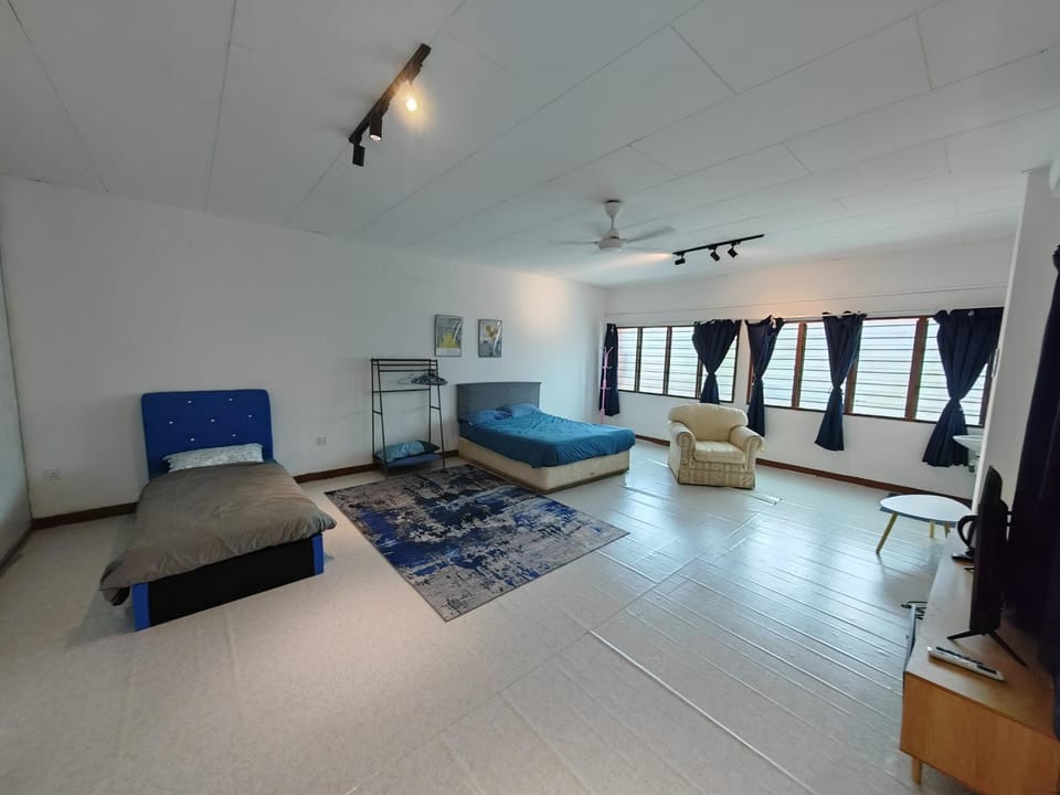 5-Person 1950s Shophouse Vintage Charm Nflix Disney Plus Apartment in Perak