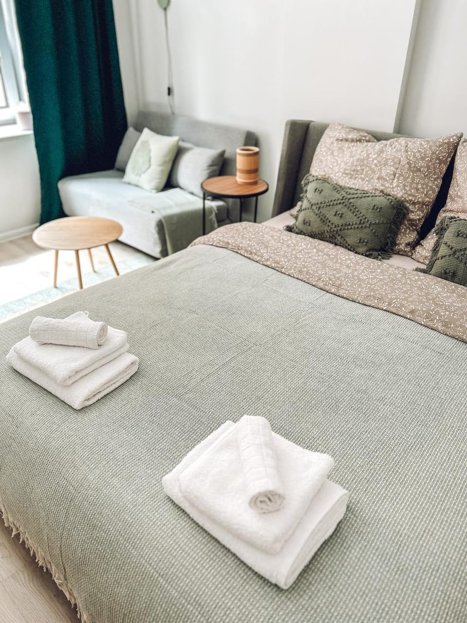 Bed, Photo of the whole room, Bedroom, towels