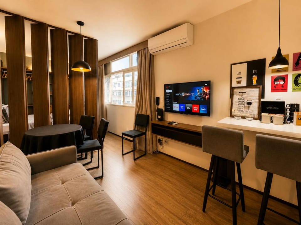 Living room, Meals
