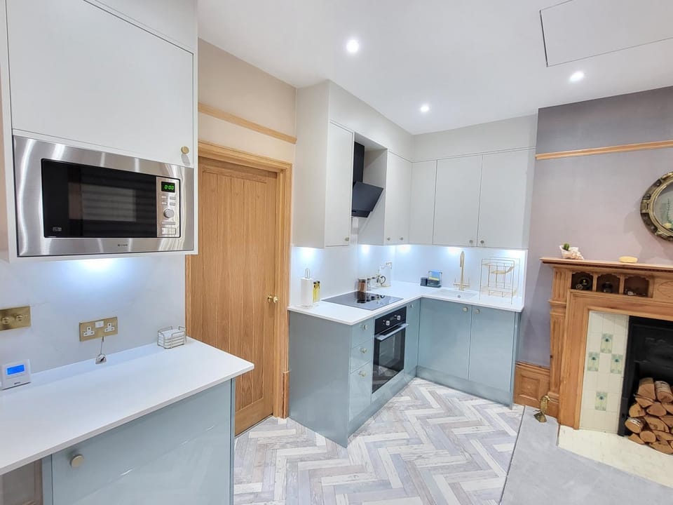 Sunset Point Apts - Aqua Therapy Suite Apartment in Margate