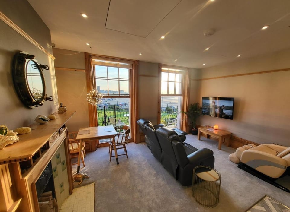 Sunset Point Apts - Aqua Therapy Suite Apartment in Margate