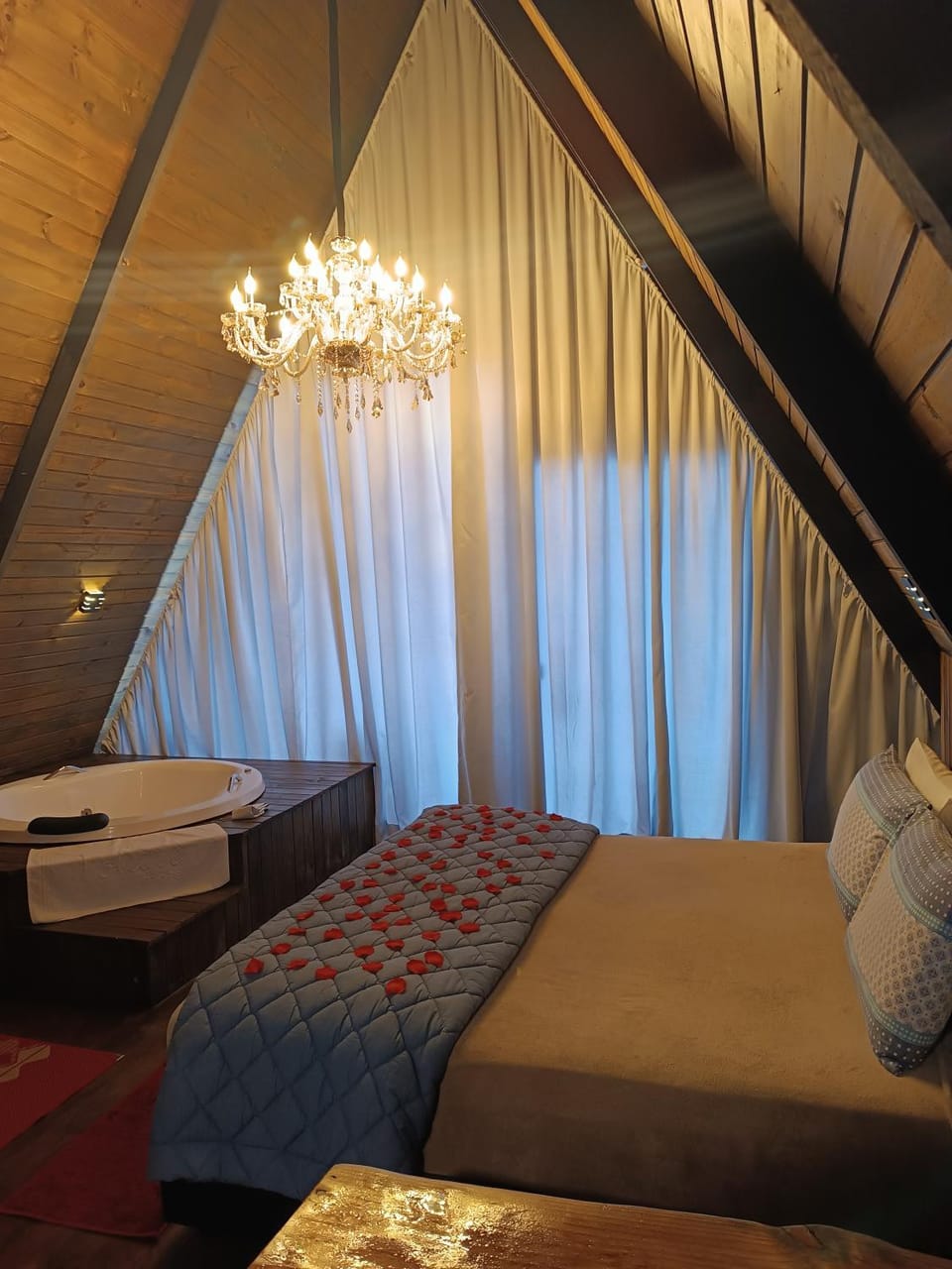 Hot Tub, Living room, Photo of the whole room, Seating area, Bedroom