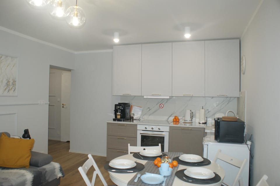 Coffee/tea facilities, Kitchen or kitchenette, Living room, Seating area, Dining area, minibar, stove