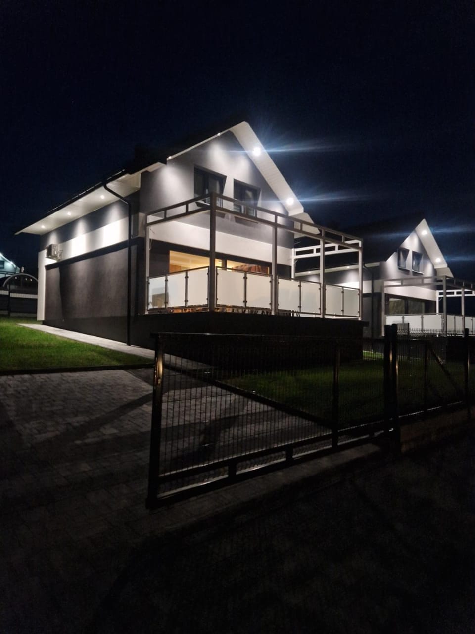 Domy na Roztoczu Aleja Lipowa B,G,J,K Jacuzzi na wyłączność Sauna,Kajaki Villa in Lviv Oblast