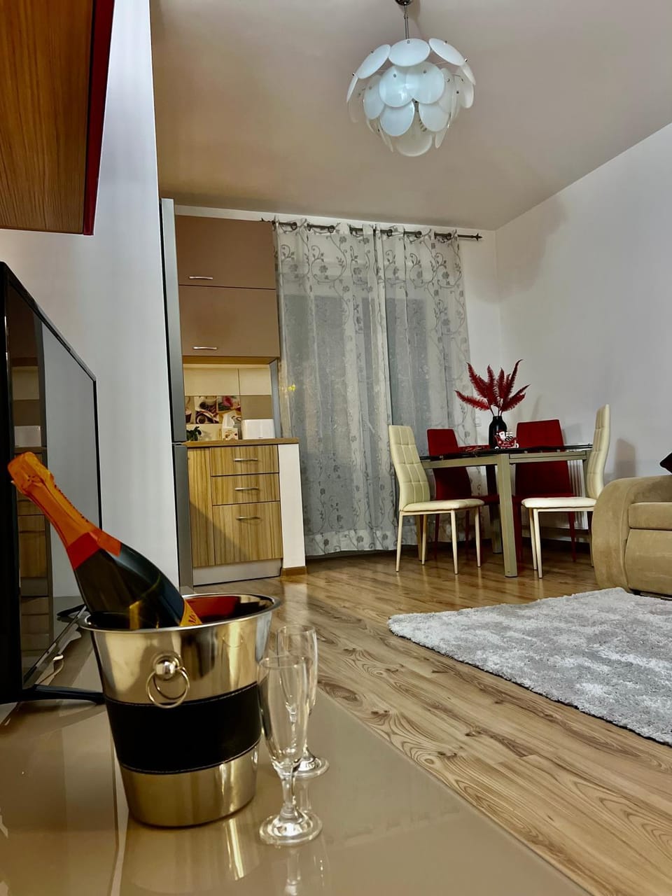 Kitchen or kitchenette, Living room, Seating area, Dining area