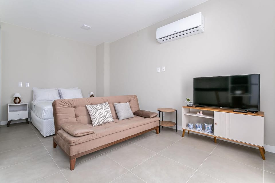 TV and multimedia, Photo of the whole room, Bedroom, air conditioner