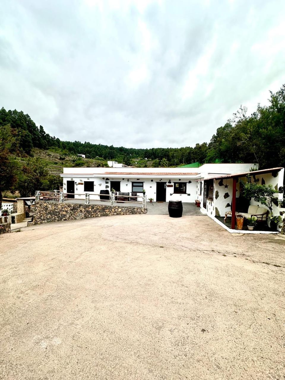 Property building, Day, Natural landscape, Balcony/Terrace, Mountain view, Mountain view