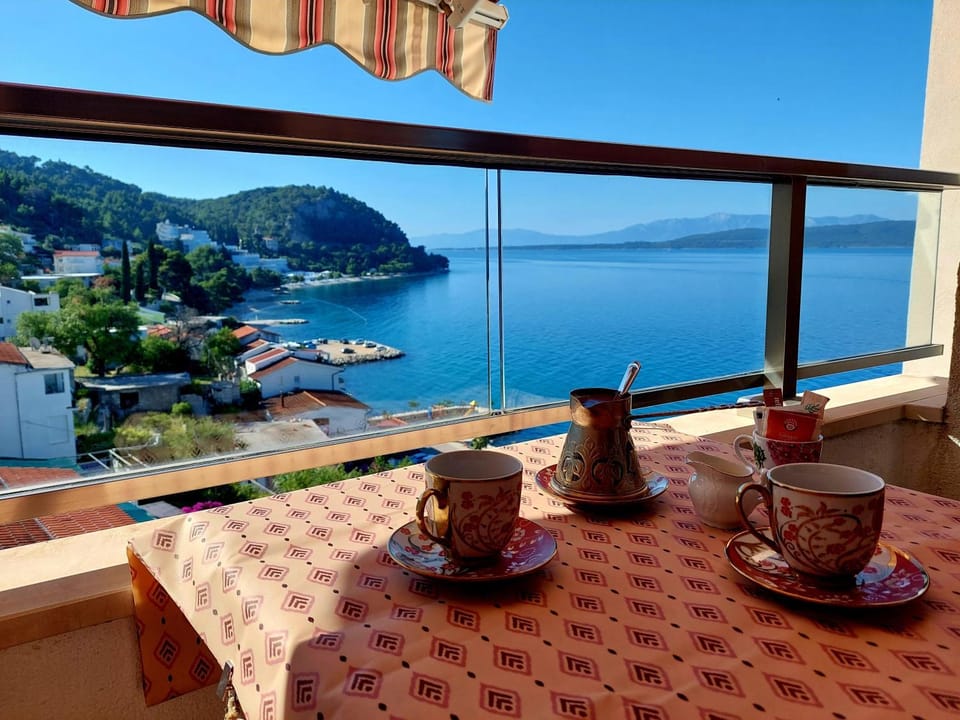 View (from property/room), Balcony/Terrace, Mountain view