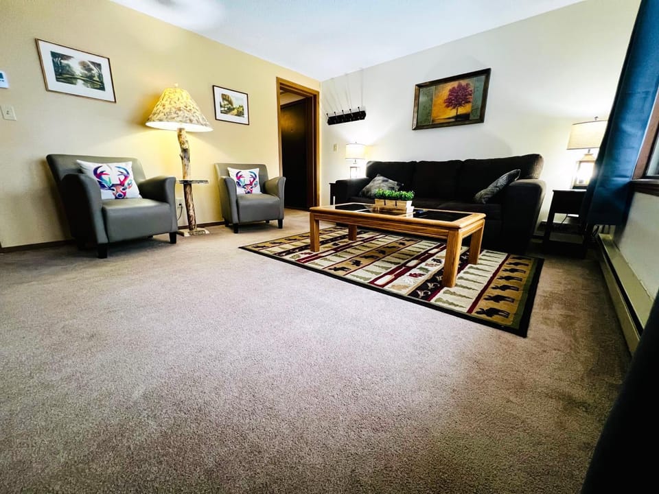 TV and multimedia, Living room, Seating area, Family