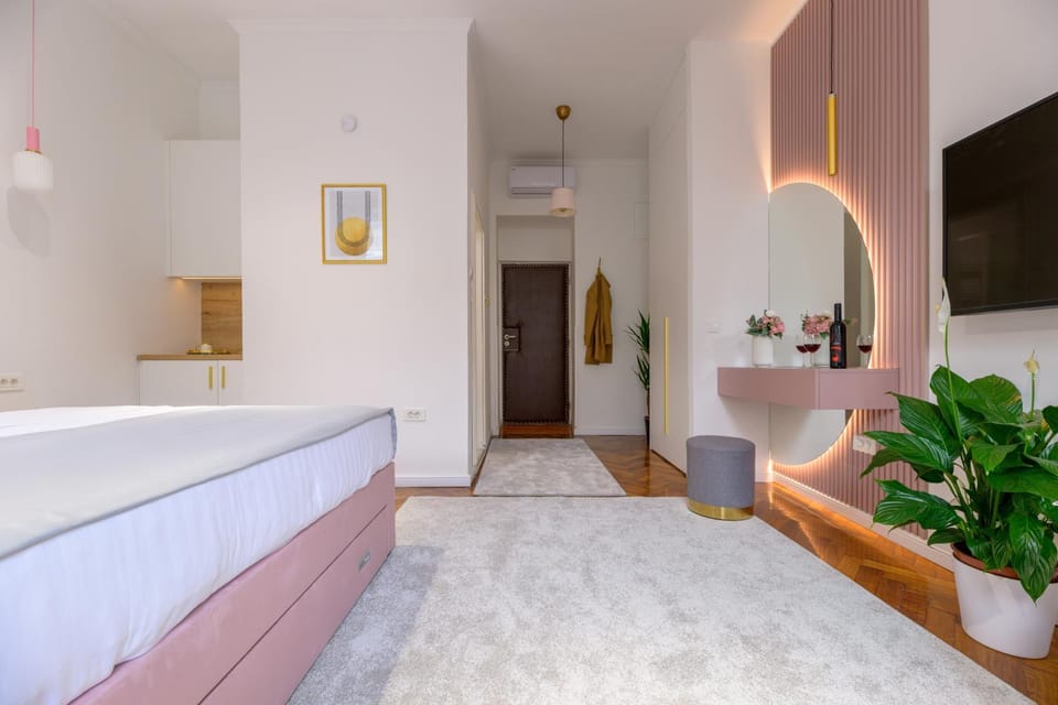 Photo of the whole room, Bedroom