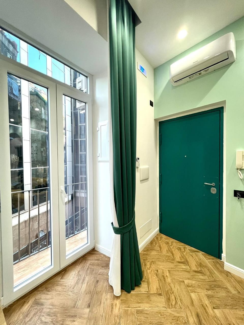Balcony/Terrace, air conditioner