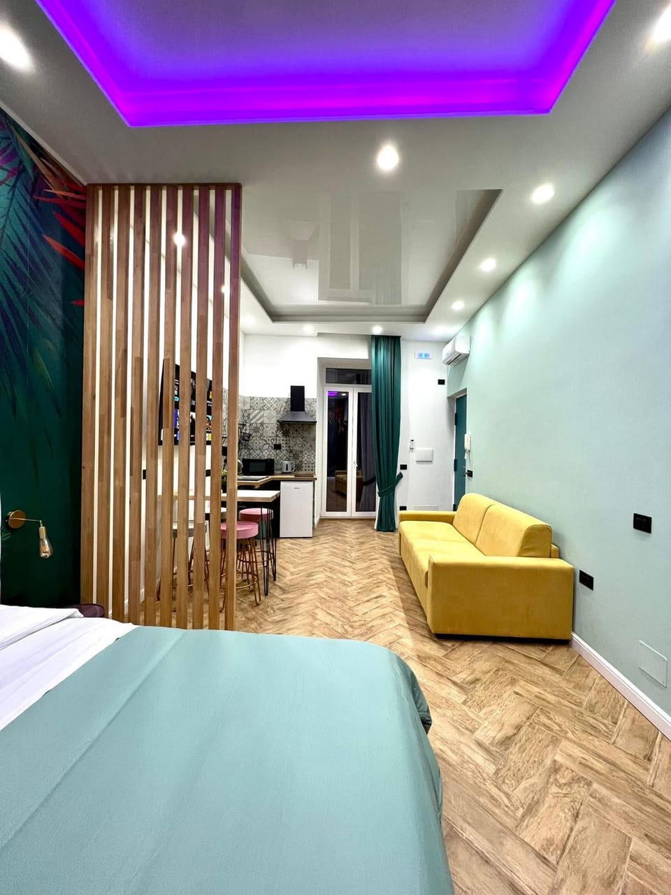 TV and multimedia, Kitchen or kitchenette, Living room, Photo of the whole room
