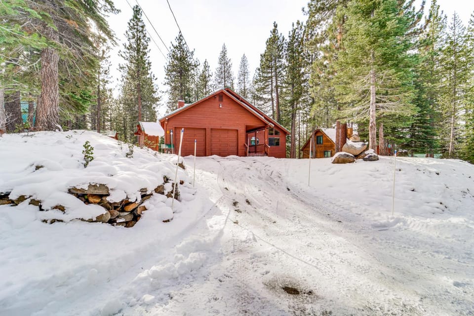 Family Cabin w/ Community Perks in Truckee! Cabin in Truckee