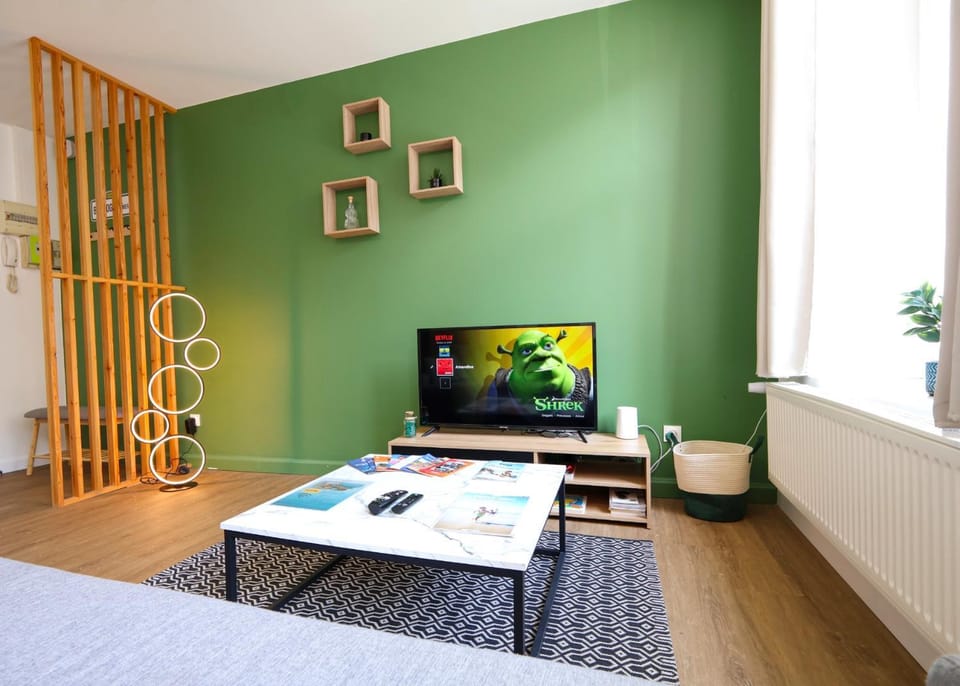 Communal lounge/ TV room
