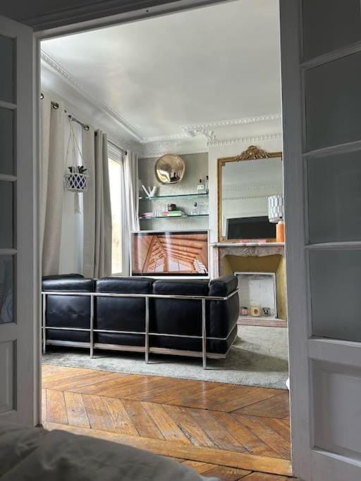 Pic de Nôtre Dame, Charming Suites Paris Apartment in Paris
