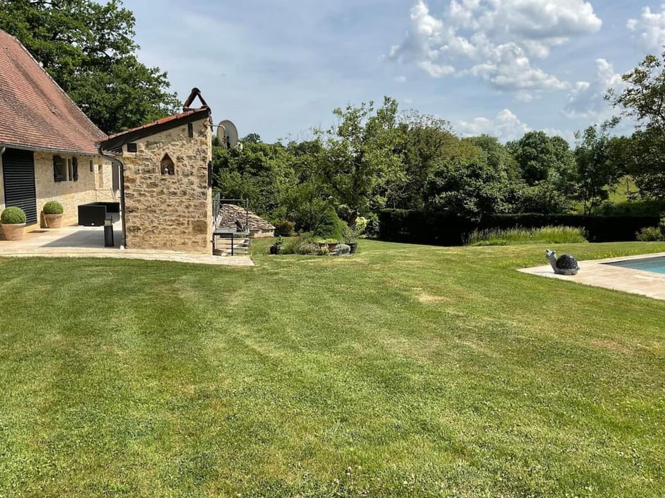 agréable chambre d hôte avec piscine ou jacuzzi Bed and Breakfast in Occitanie