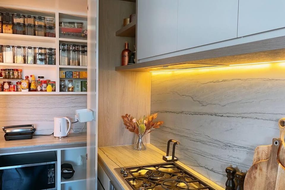 Coffee/tea facilities, Kitchen or kitchenette, minibar, stove