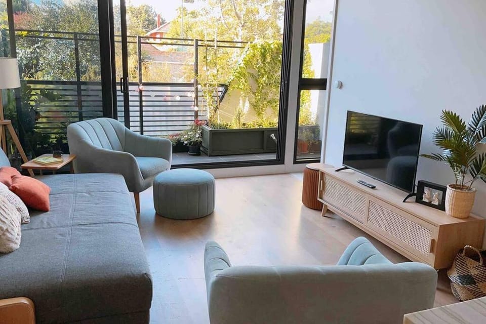Communal lounge/ TV room, TV and multimedia, Living room, Seating area, Evening entertainment