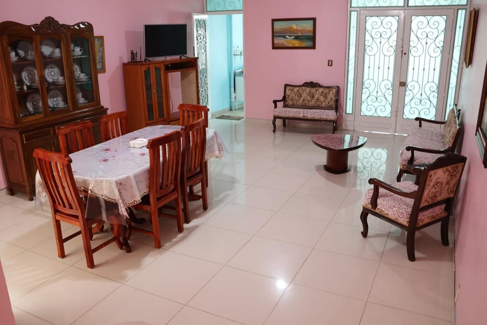 Communal lounge/ TV room, Living room, Dining area