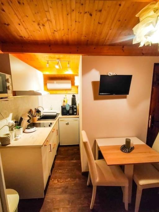 Dining area, minibar, stove