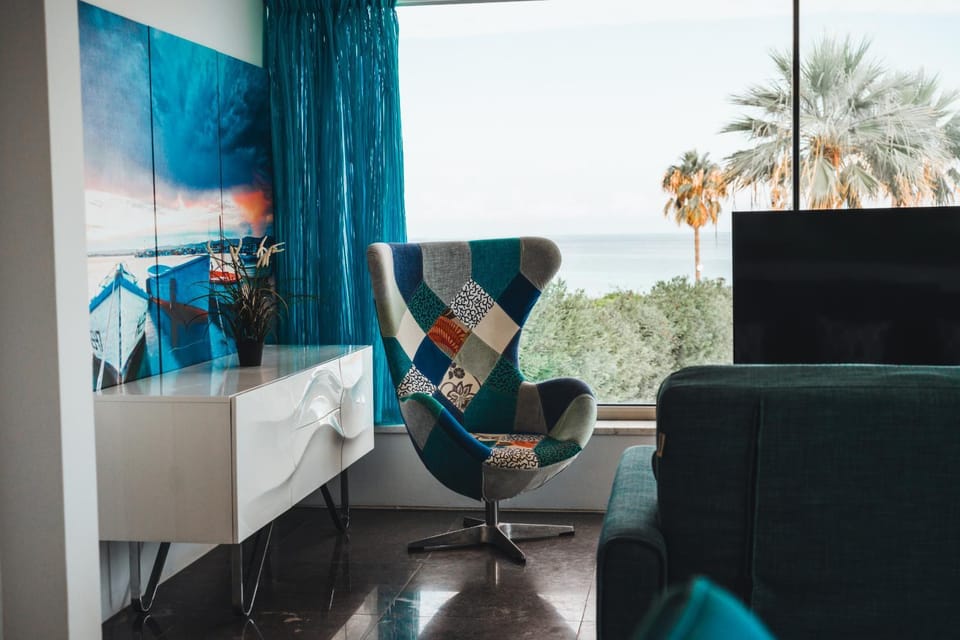 Communal lounge/ TV room, Living room