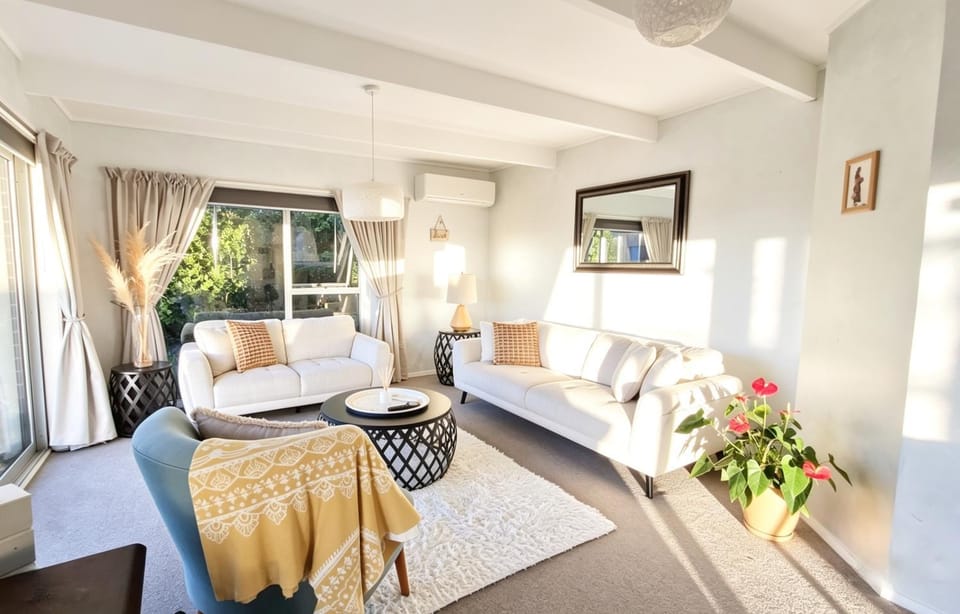 Patio, TV and multimedia, Living room, Photo of the whole room, Seating area, Garden view, air conditioner