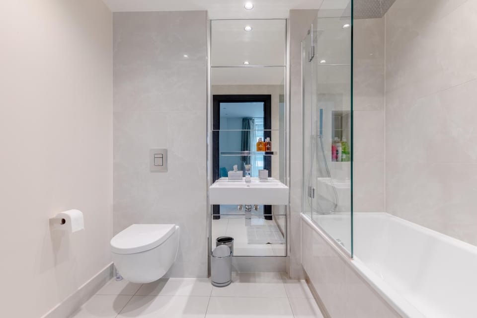 Luxury 2 bed 2 bath close to Chelsea Apartment in London