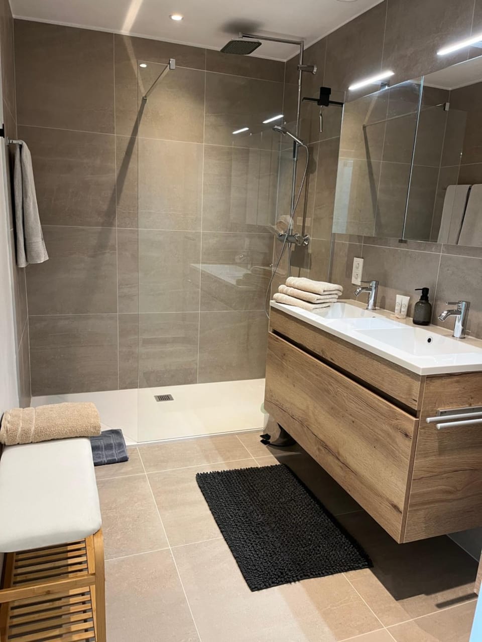 Shower, Bathroom, towels