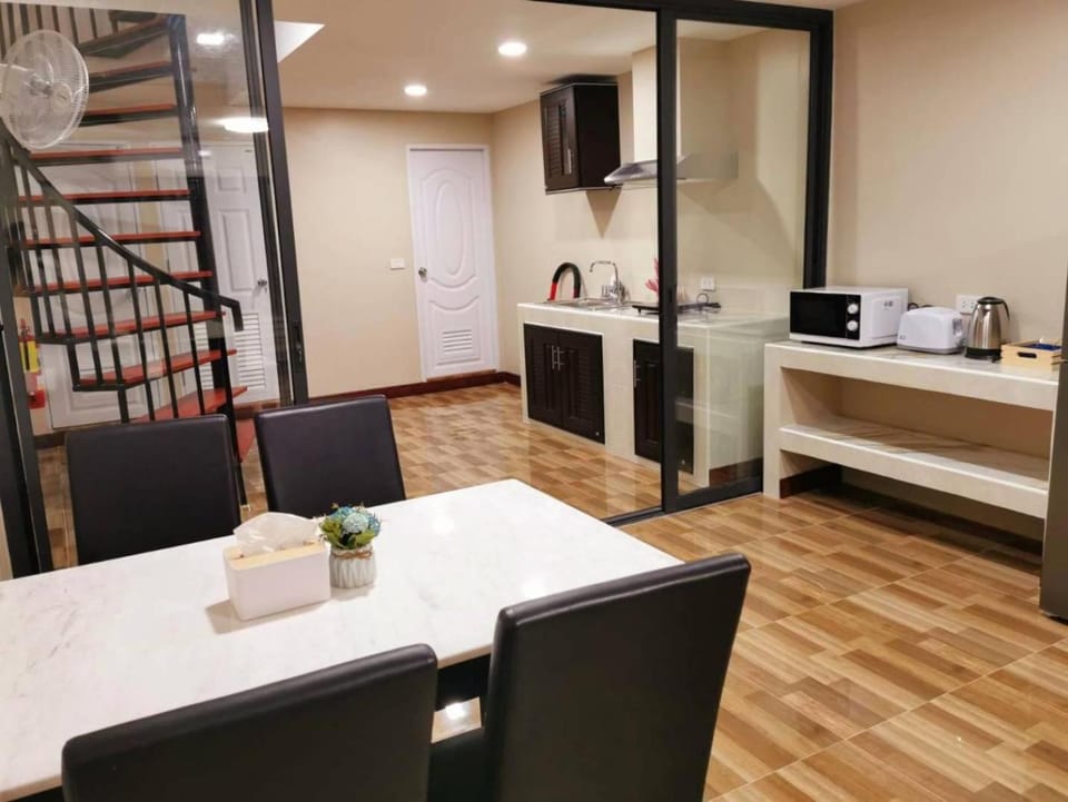 NEW! KG home 3 Bedrooms/ Free Wi-Fi House in Bangkok