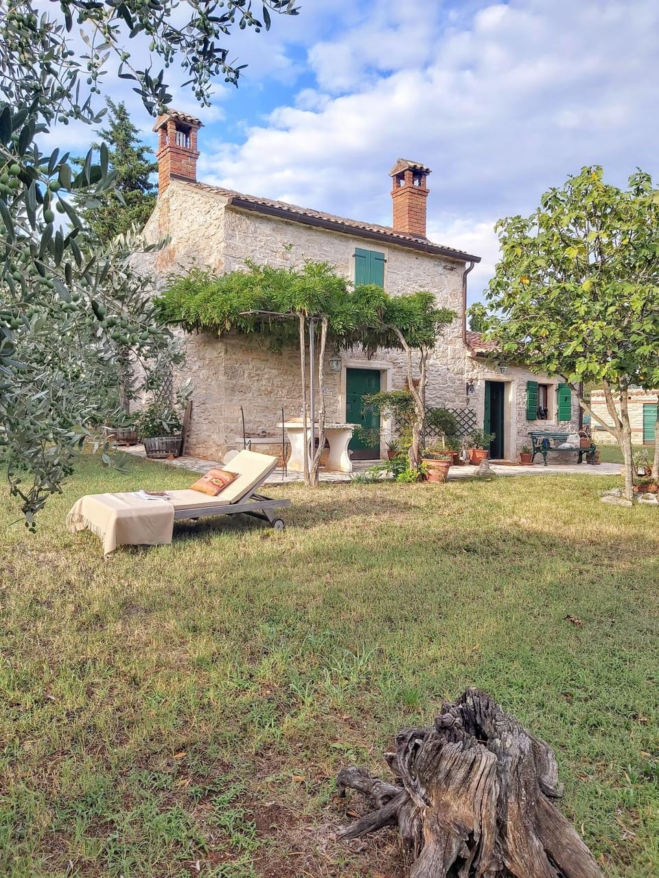 Property building, Spring, Day, Natural landscape, Garden, Garden view