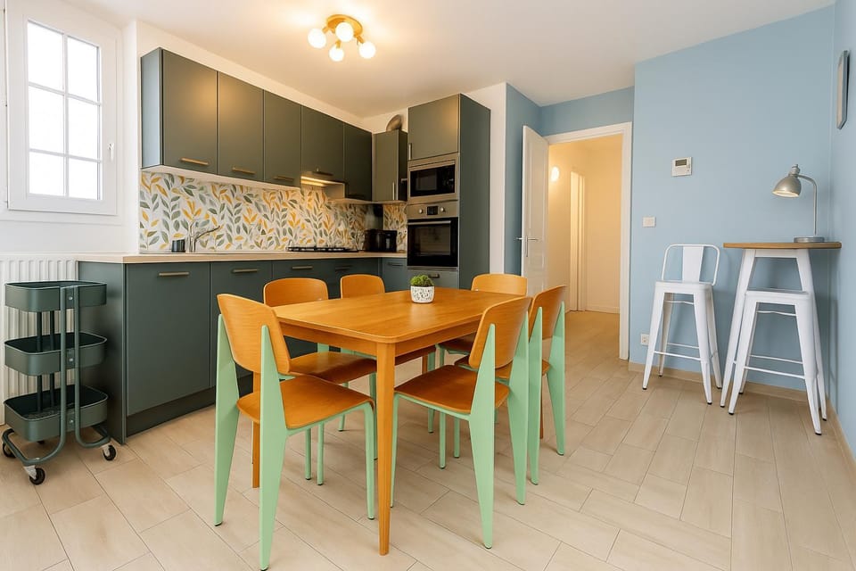 Coffee/tea facilities, Dining area, dishwasher, microwave, oven, washing machine, kitchen