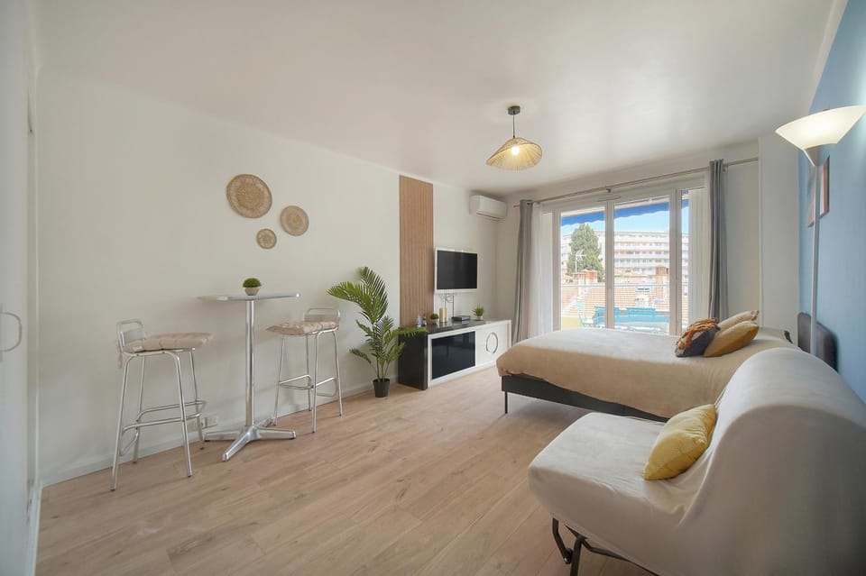 FRGK 'Wilson Palace' AC WIFI FIBRE Terrasse 5min des Plages Apartment in Antibes