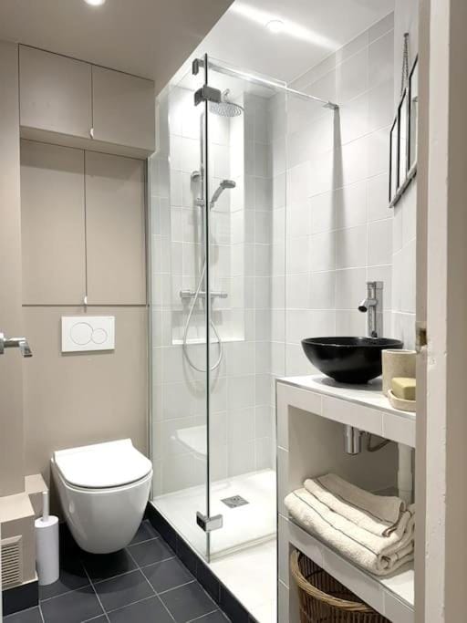 Bathroom, towels