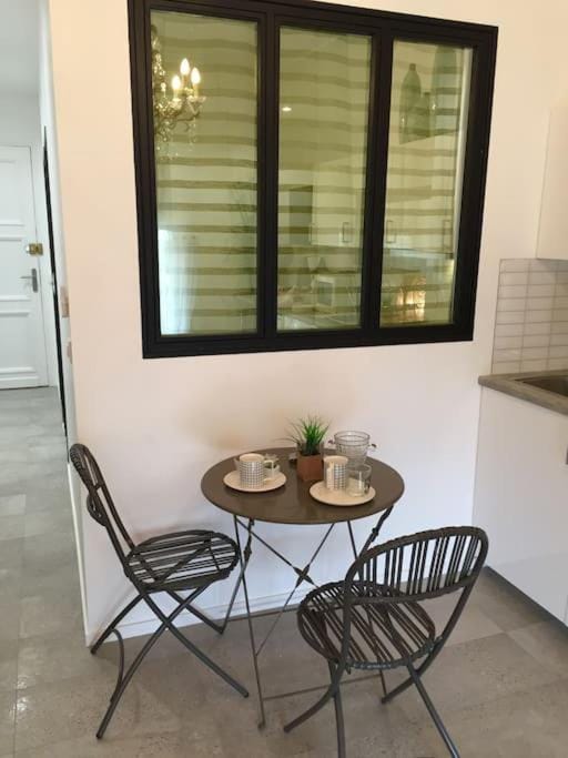 Mythique Miramar Cannes Croisette Terrasse Clim Parking Wifi Apartment in Cannes