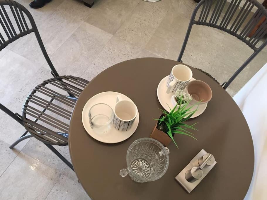 Mythique Miramar Cannes Croisette Terrasse Clim Parking Wifi Apartment in Cannes
