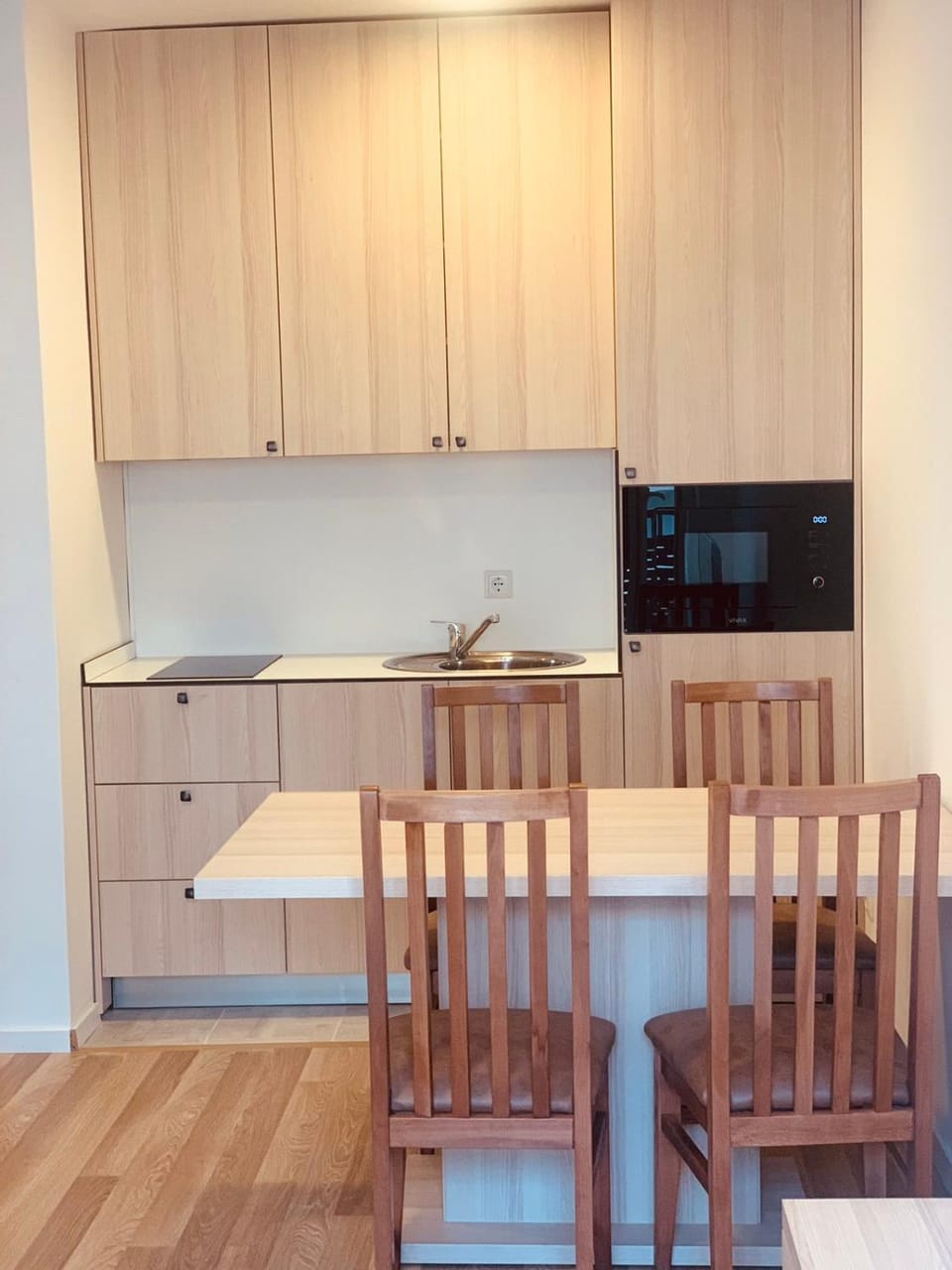 Kitchen or kitchenette, Dining area, minibar, stove
