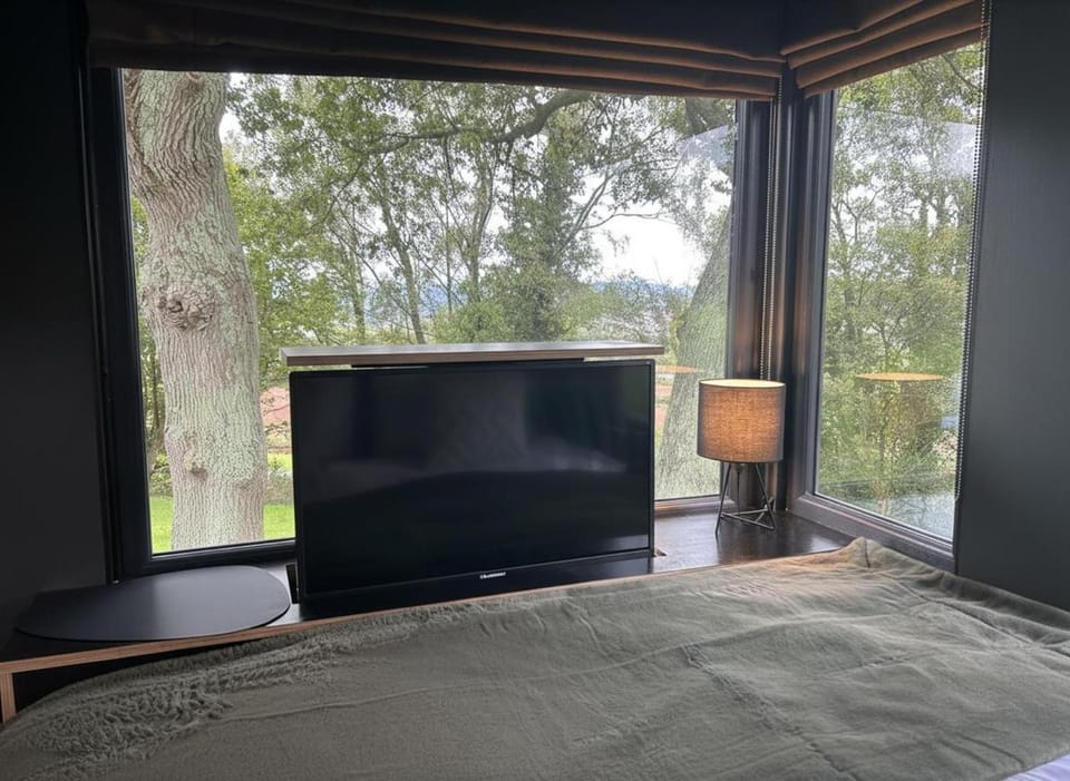 Lodge on Teign River 1 Bed Sleeps 2 Parking House in Newton Abbot
