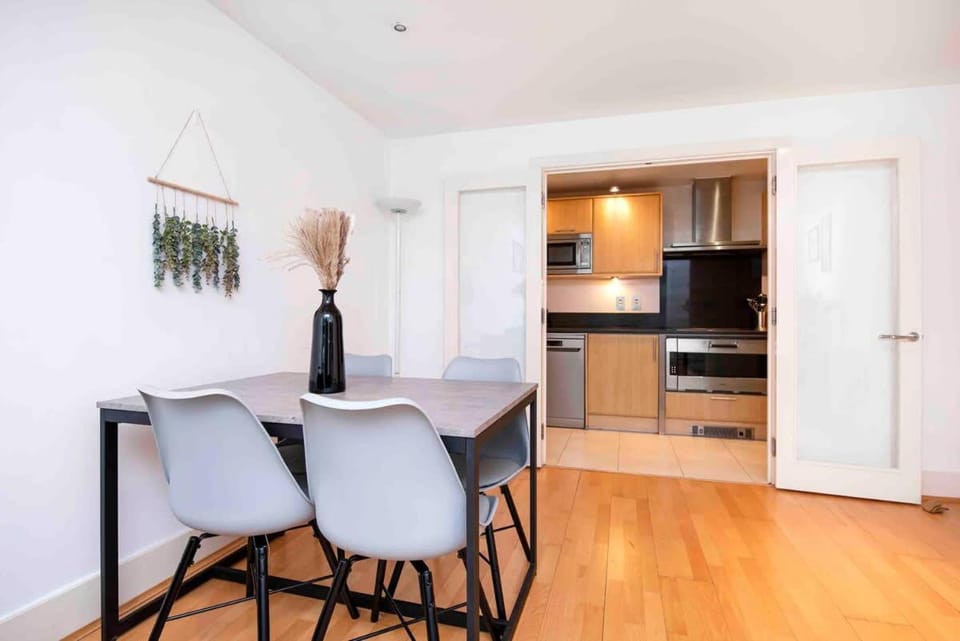 Terraced riverview apartment Apartment in City of Westminster