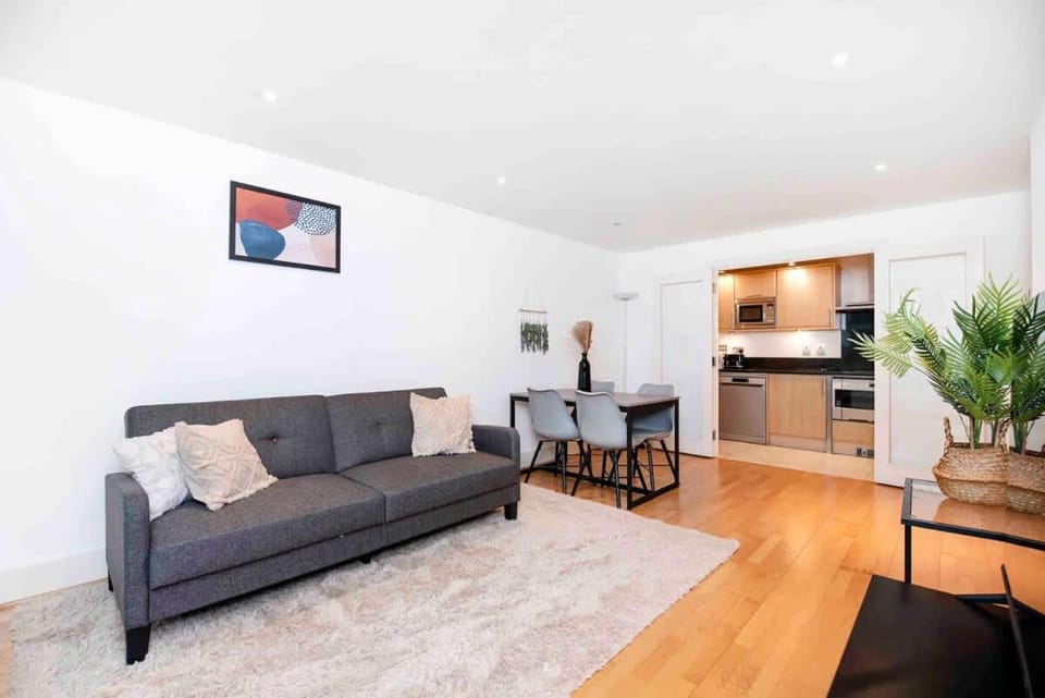 Terraced riverview apartment Apartment in City of Westminster