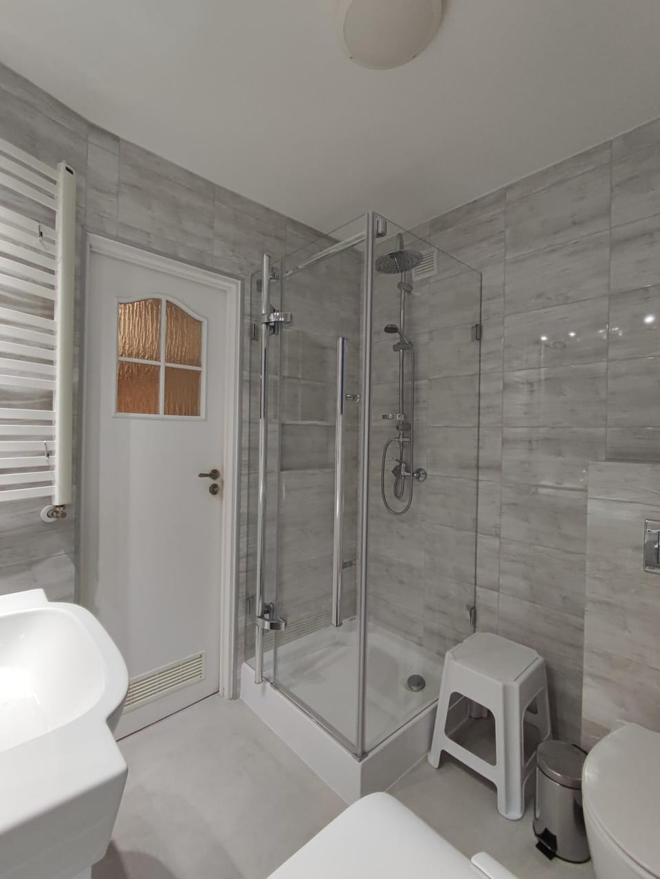 Shower, Toilet, Bathroom, towels