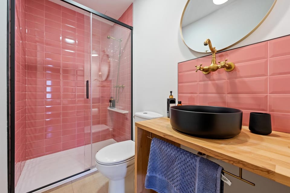 Shower, Toilet