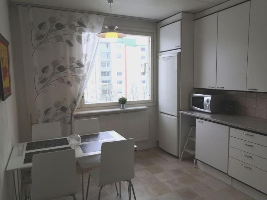 Valoisa & tilava 3.krs kaksio, lasitettu parveke Apartment in Finland