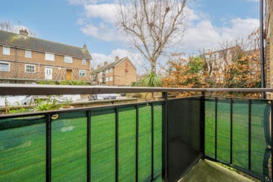Pet Friendly 1Bed Studio with Free Parking Apartment in Richmond