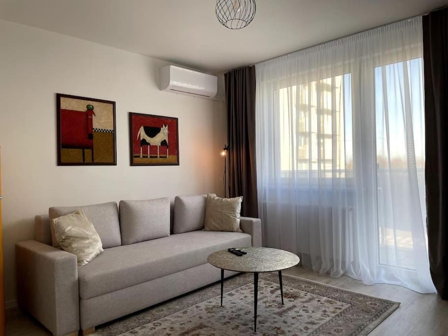 Living room, Seating area, air conditioner