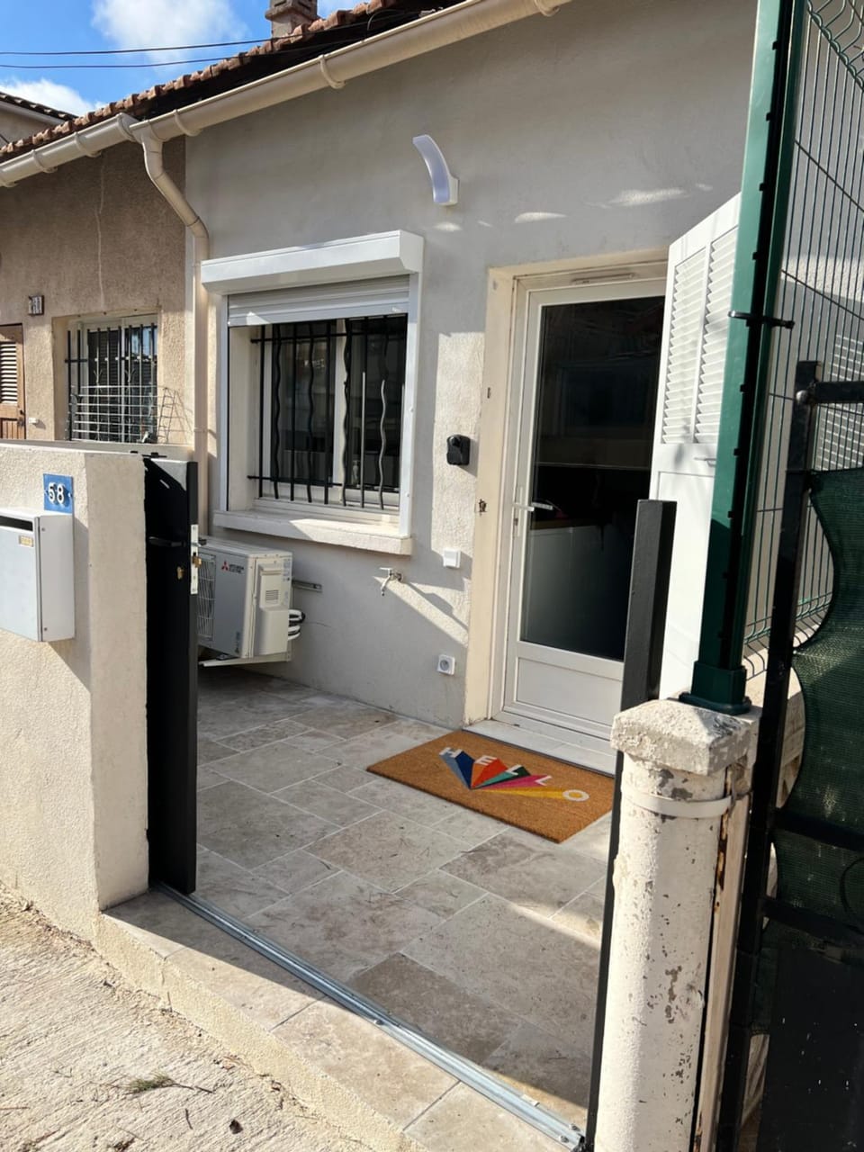 Facade/entrance