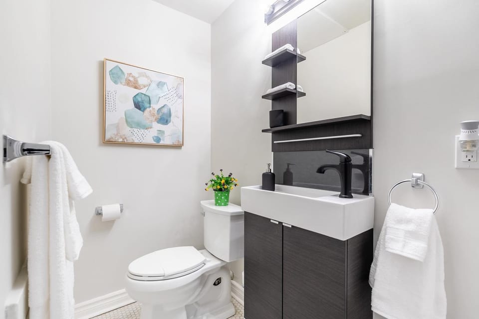 Toilet, Bathroom, towels