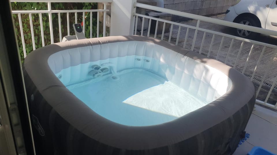 Hot Tub, Spa and wellness centre/facilities