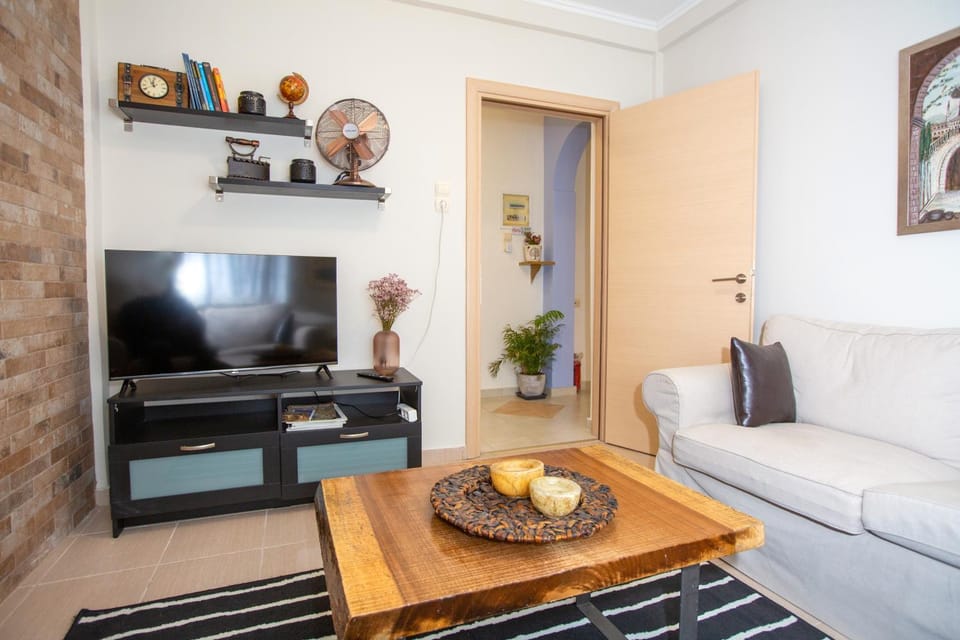 Communal lounge/ TV room, TV and multimedia, Living room, Seating area